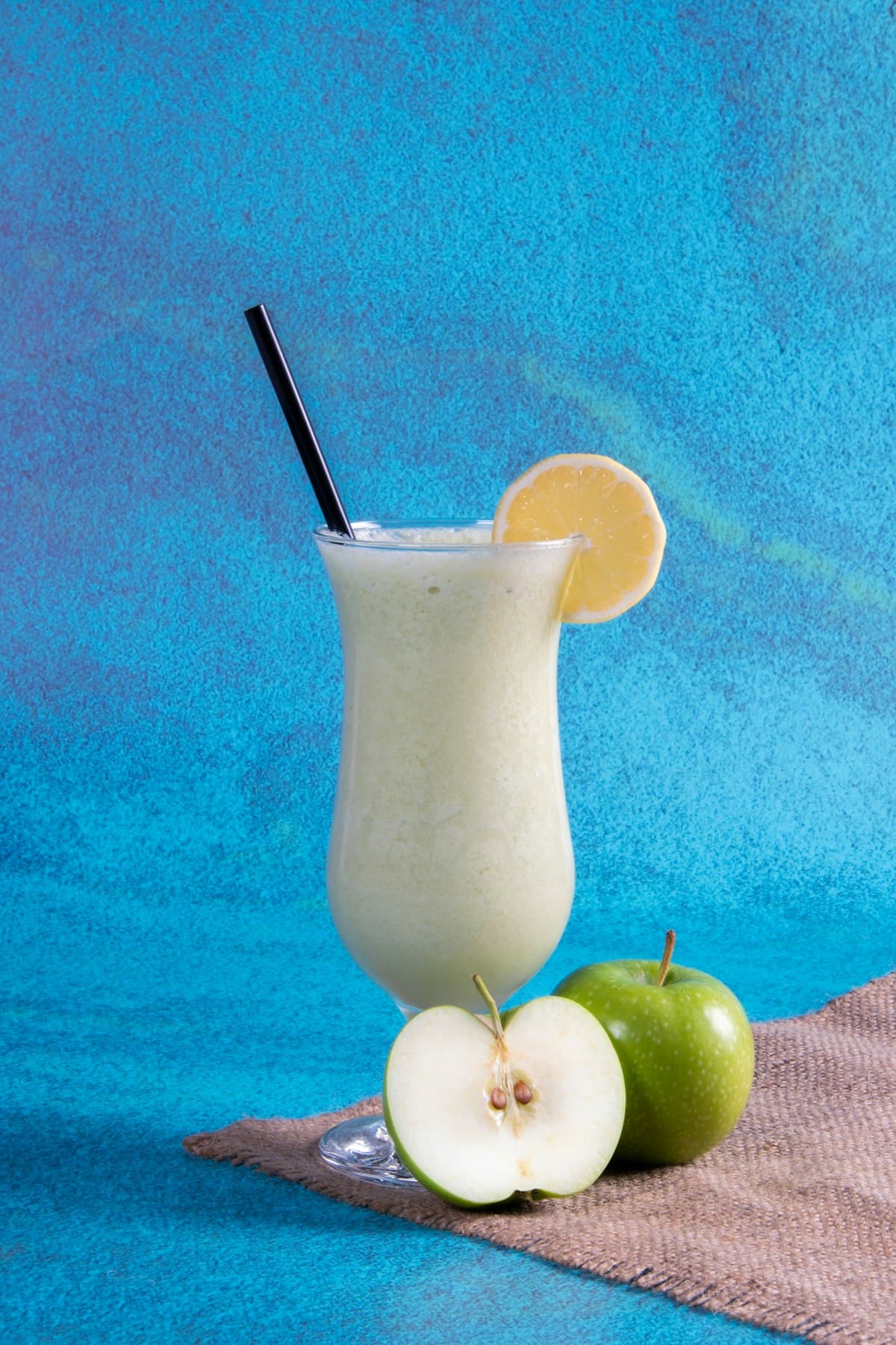 Apple Milkshake Recipe — Healthy, Low-Calorie Indian Recipe for Weight Loss & Heart Health